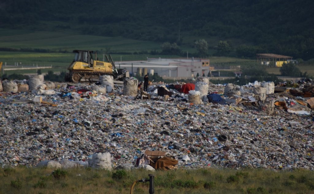 Ndryshon ligji, gjoba per kedo qe hedh, gropos, apo djeg mbetje
